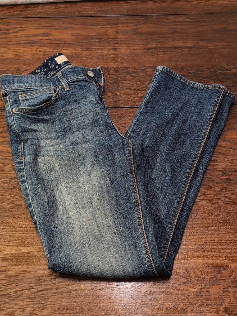 Levi's Women's Straight Leg Jeans in Faded Blue Wash Size 6M